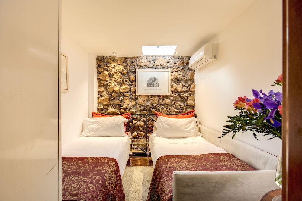 pantheonview luxury suites