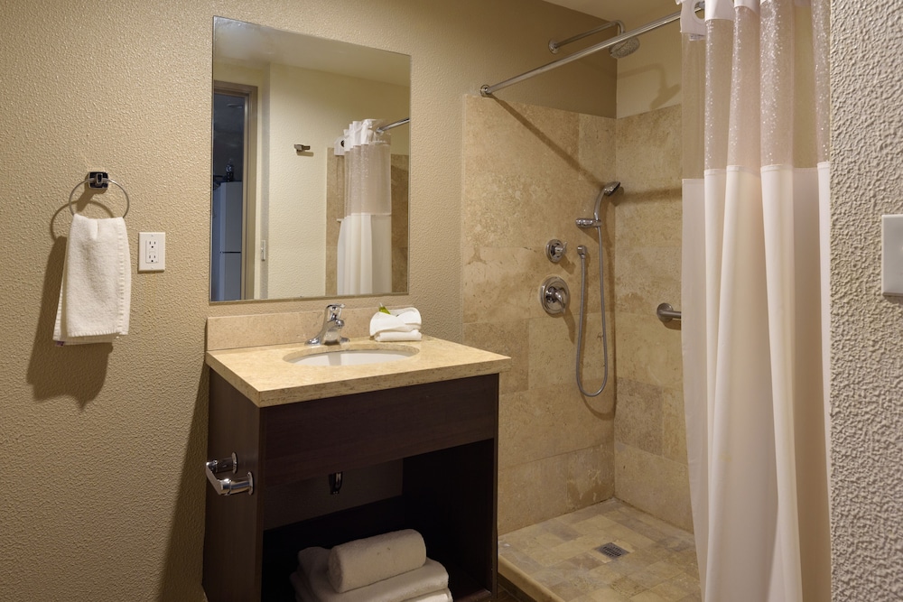 extended suites tijuana macroplaza