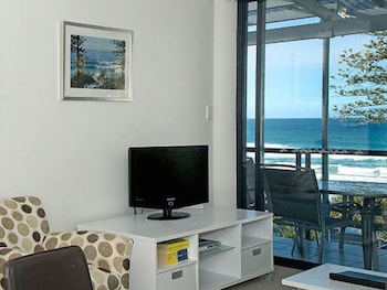 beach retreat coolum