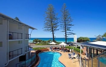 beach retreat coolum