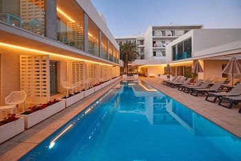 hotel more