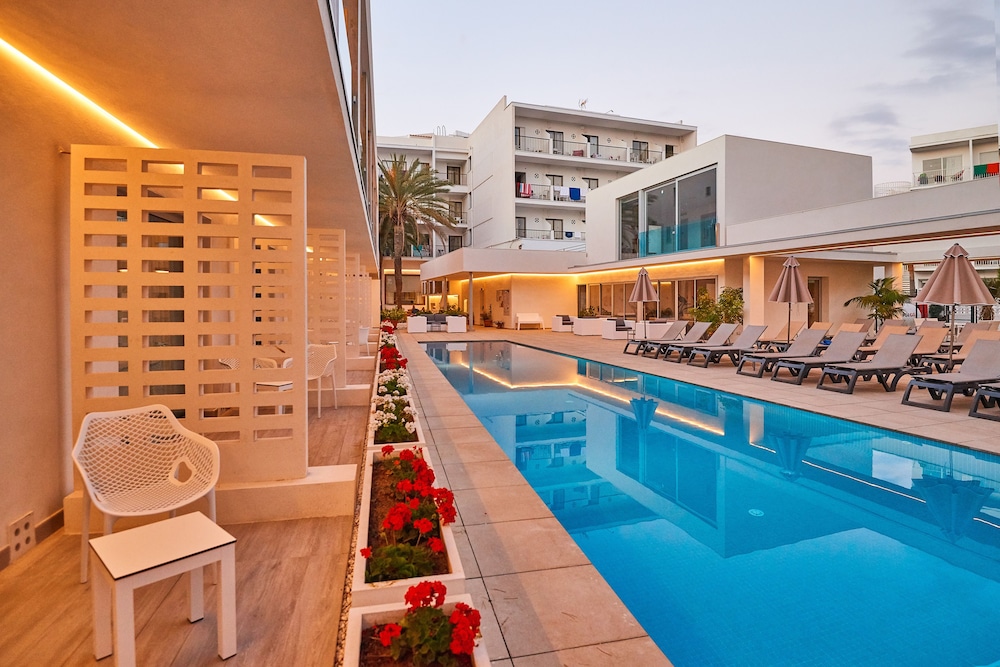 hotel more