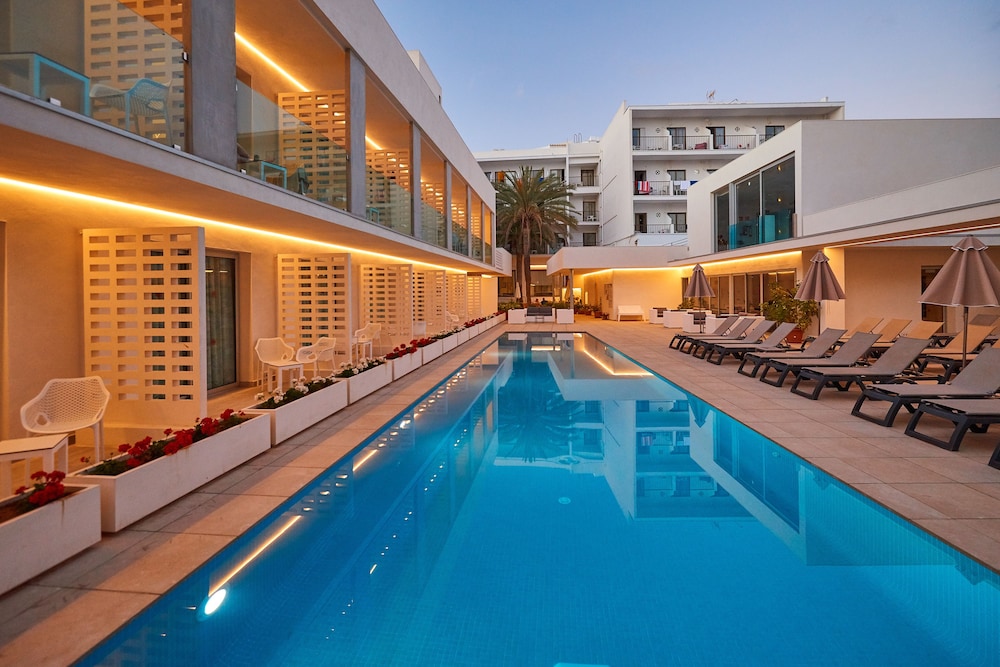 hotel more