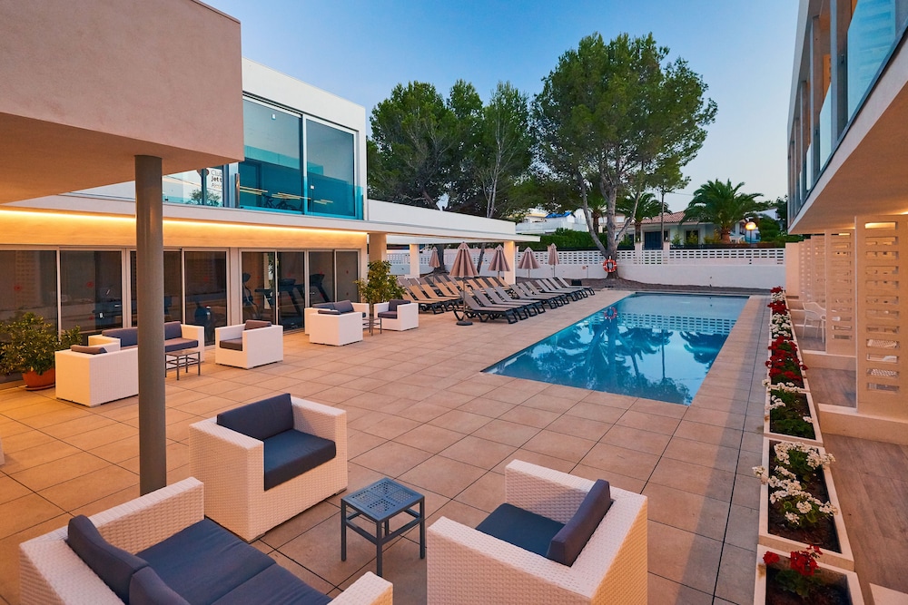 hotel more