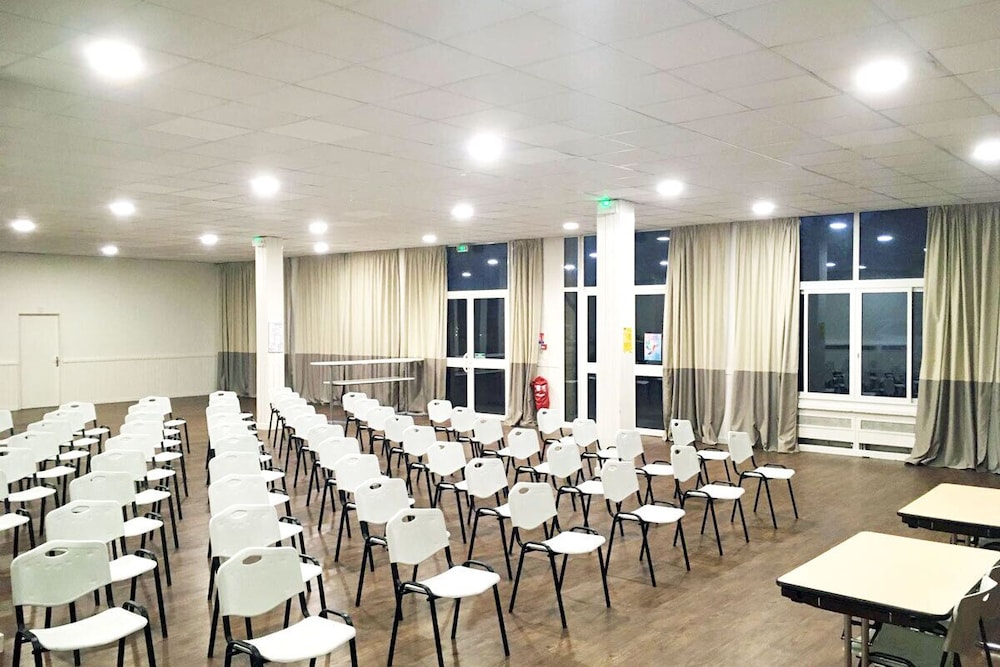 complexe hotelier regain