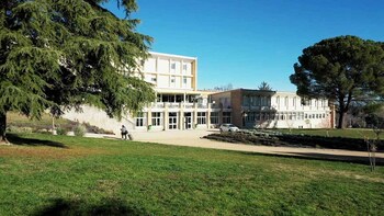 complexe hotelier regain