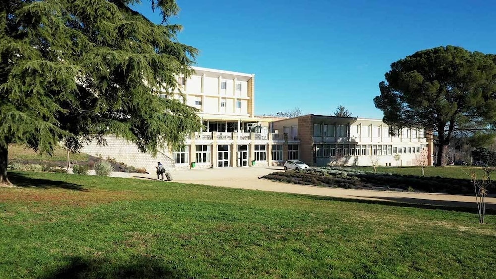 complexe hotelier regain