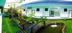 mahkota hotel genteng