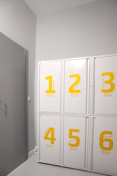 Woohoo Hostal Madrid,,2 star