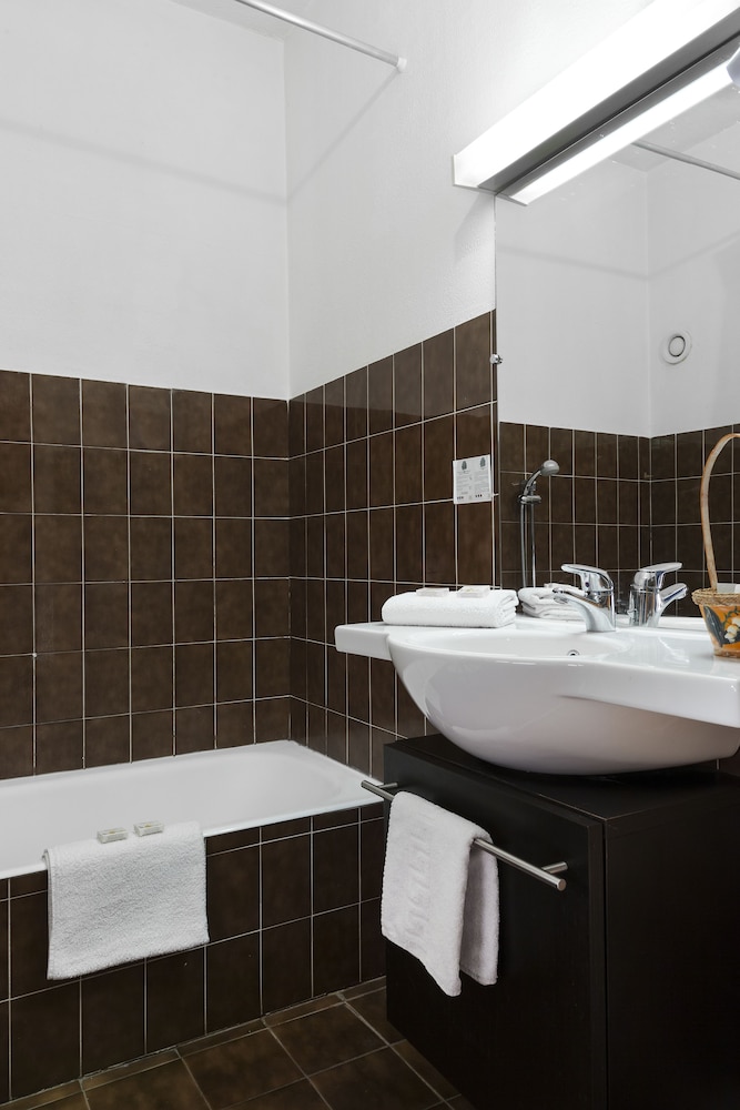originals hotel galaxie nice aeroport cap 3000