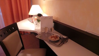 originals hotel galaxie nice aeroport cap 3000