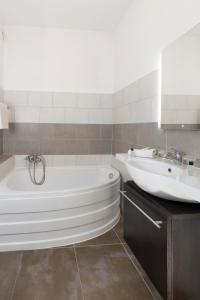 originals hotel galaxie nice aeroport cap 3000