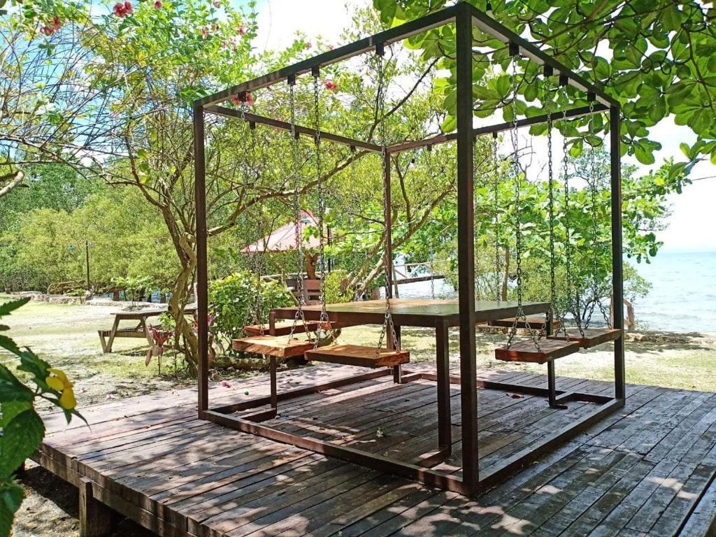 reddoorz plus costa roca balamban