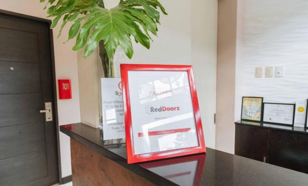 reddoorz plus costa roca balamban