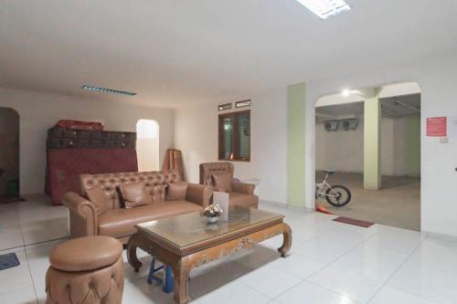 reddoorz syariah near karawang central plaza