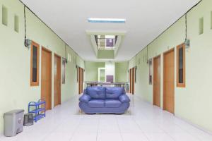 reddoorz syariah near karawang central plaza