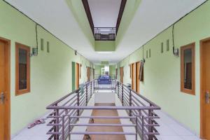 reddoorz syariah near karawang central plaza