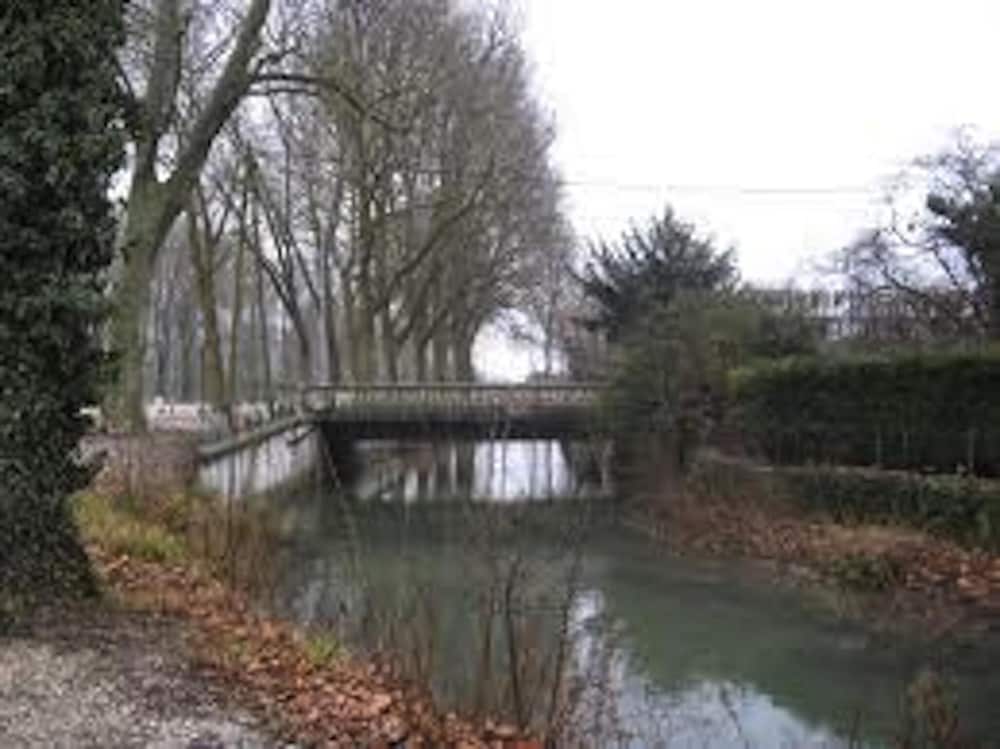 lhotel le marais romilly sur seine centre