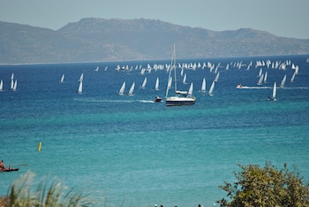 lewis bandb poetto beach