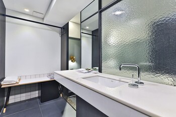 sillim dominic hotel