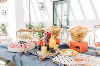 Moxy Santa Barbara,Santa Barbara>>Montecito,4 star