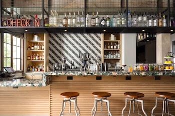 Moxy Santa Barbara,Santa Barbara>>Montecito,4 star