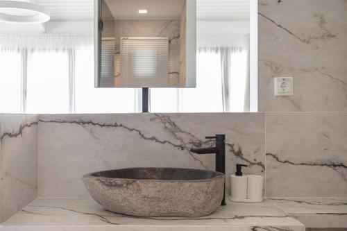 marble luxury suites