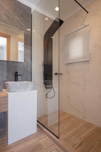 marble luxury suites