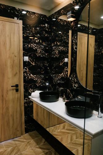 marble luxury suites