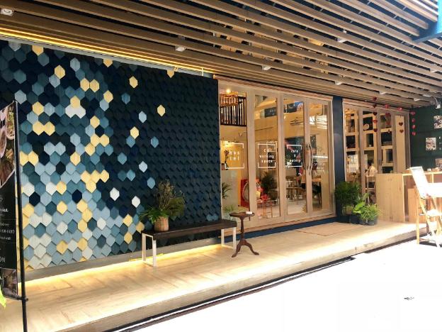 kinnon deluxe hostel coworking cafe