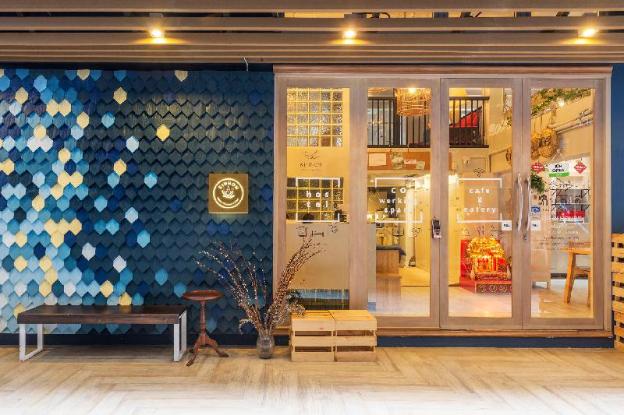 kinnon deluxe hostel coworking cafe