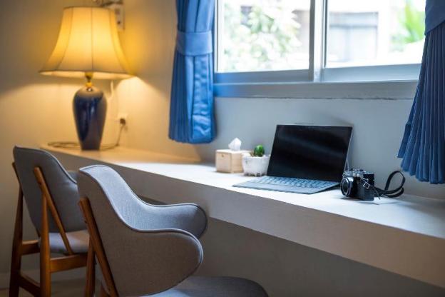 kinnon deluxe hostel coworking cafe