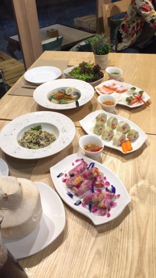 kinnon deluxe hostel coworking cafe