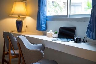 kinnon deluxe hostel coworking cafe