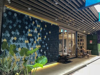 kinnon deluxe hostel coworking cafe