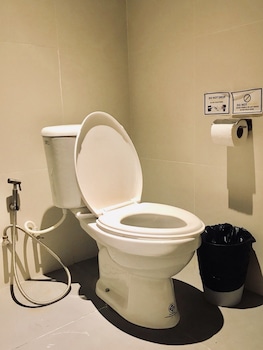 kinnon deluxe hostel coworking cafe