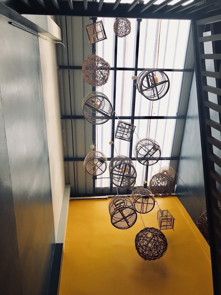 kinnon deluxe hostel coworking cafe