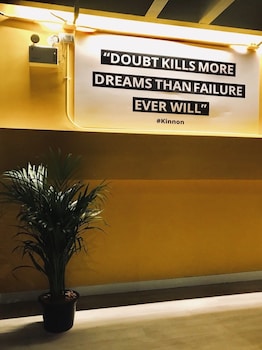 kinnon deluxe hostel coworking cafe