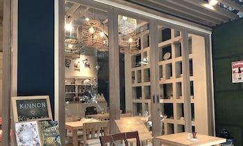 Kinnon Deluxe Hostel Coworking Cafe,,2 star