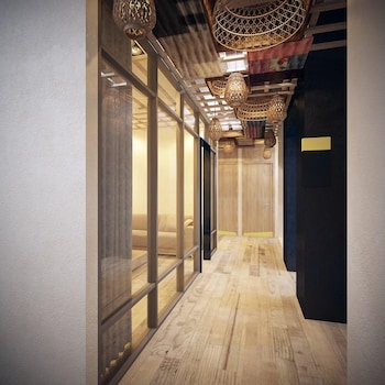 kinnon deluxe hostel coworking cafe