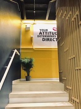 kinnon deluxe hostel coworking cafe