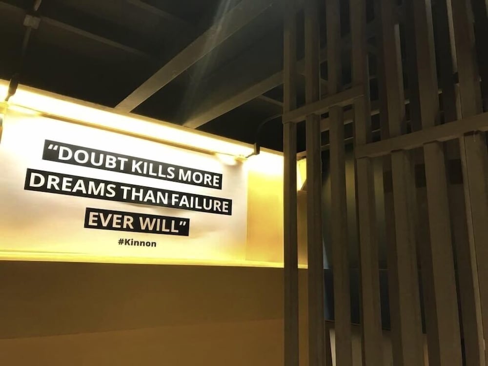 kinnon deluxe hostel coworking cafe