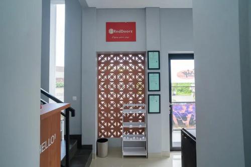 reddoorz near sindu kusuma edupark 3