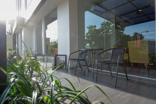 reddoorz plus near solo baru