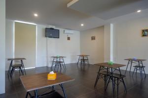 reddoorz plus near solo baru