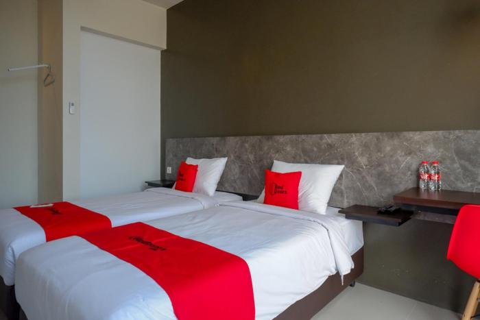 reddoorz plus near solo baru