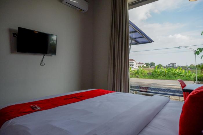 reddoorz plus near solo baru