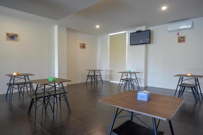 reddoorz plus near solo baru