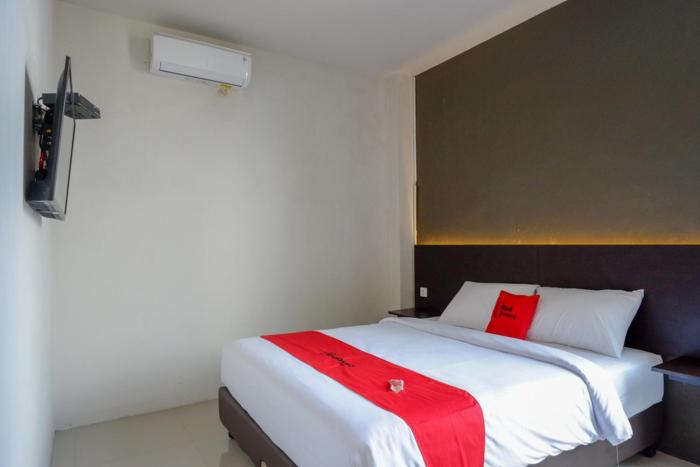 reddoorz plus near solo baru