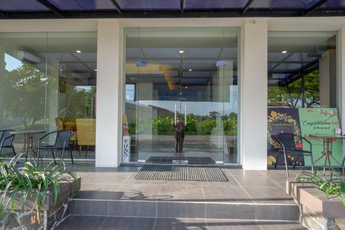 reddoorz plus near solo baru